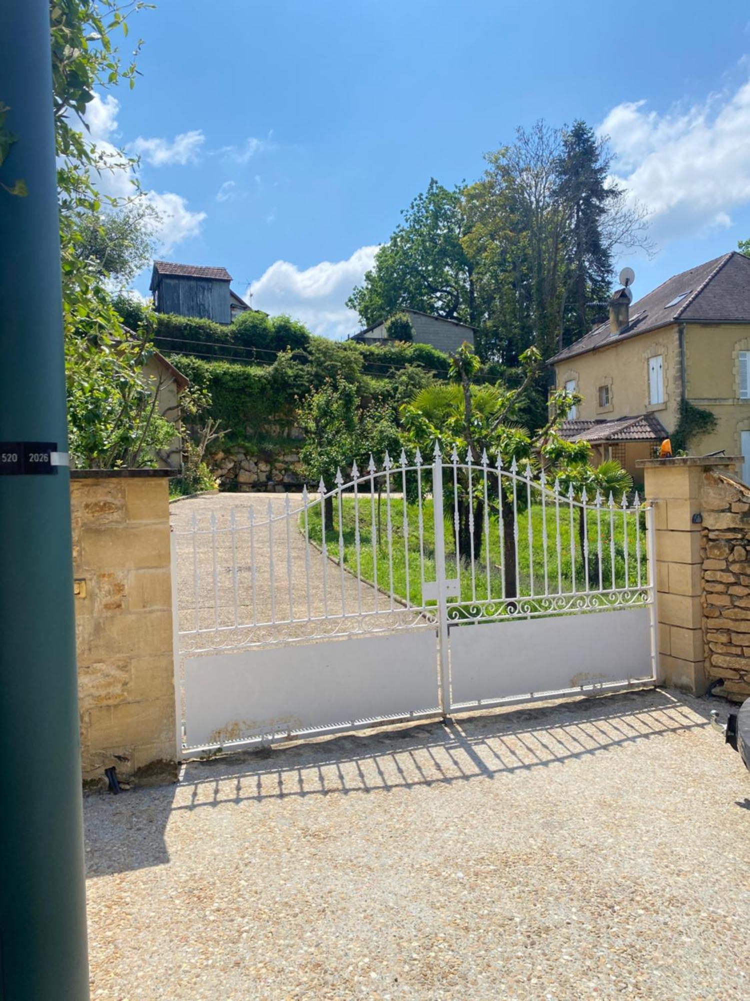Residence Les Trois Jardins Avec Wifi Et Parking Gratuit Сарла-ла-Канеда Екстериор снимка